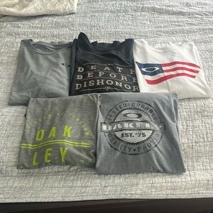 5 mens Oakley t-shirts